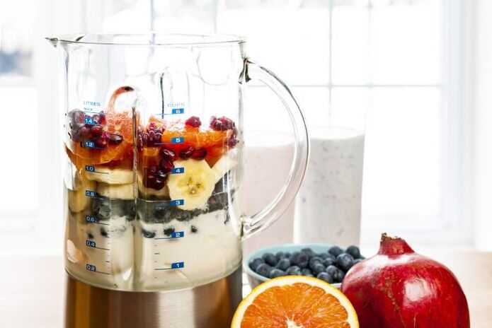Bereiten Sie einen Cocktail aus roten Früchten zu, um die Potenz in kurzer Zeit zu steigern.
